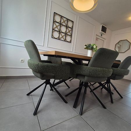 Victory Sea View Apartment Rijeka Bagian luar foto